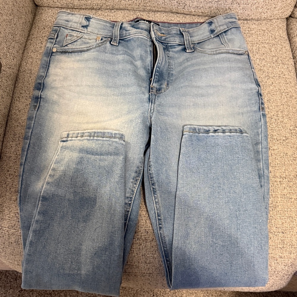 Maurice’s Edgely light wash jeans size 8 short